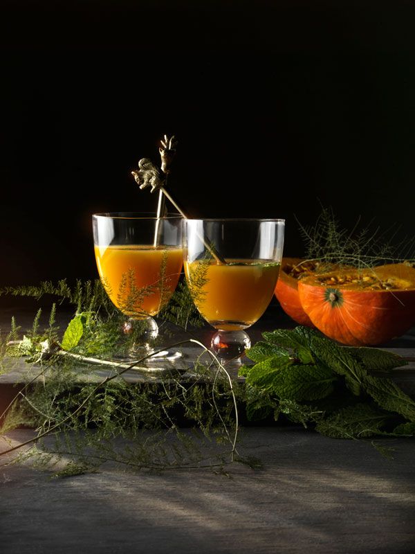 Zumo de calabaza y naranja con jengibre en dos copas